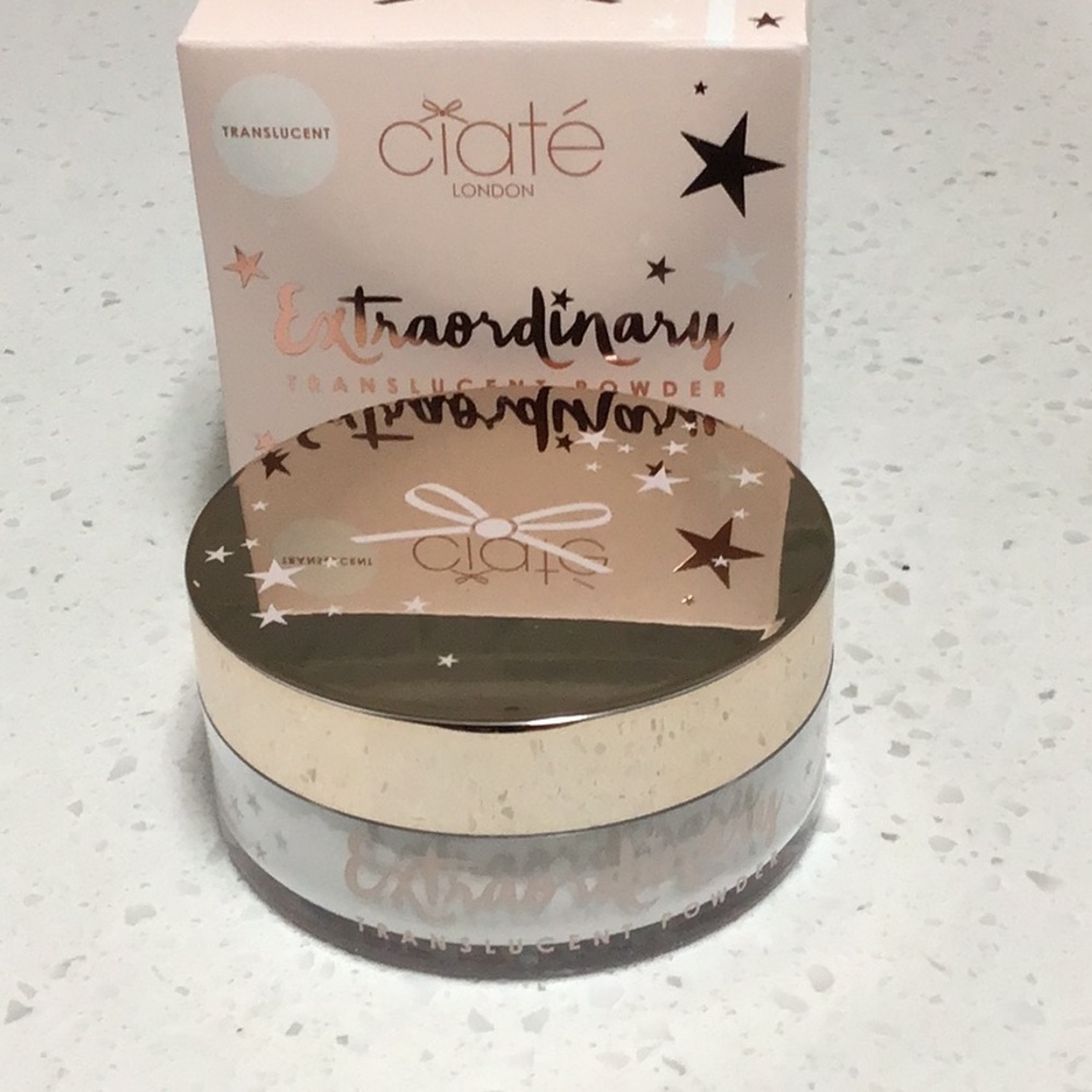 5/$25 Ciaté London Extraordinary Setting Powder in Translucent - Picture 3 of 4